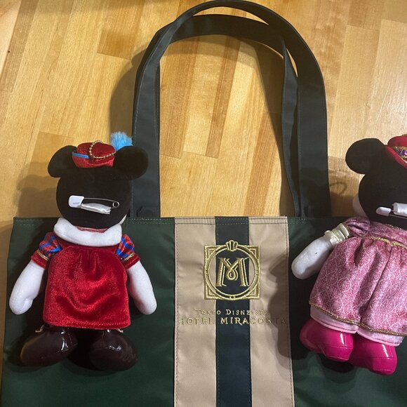 Hotel Miracosta (For Guests Only Exclusive) Tote with Mickey and Minnie Badges! - Picture 5 of 6